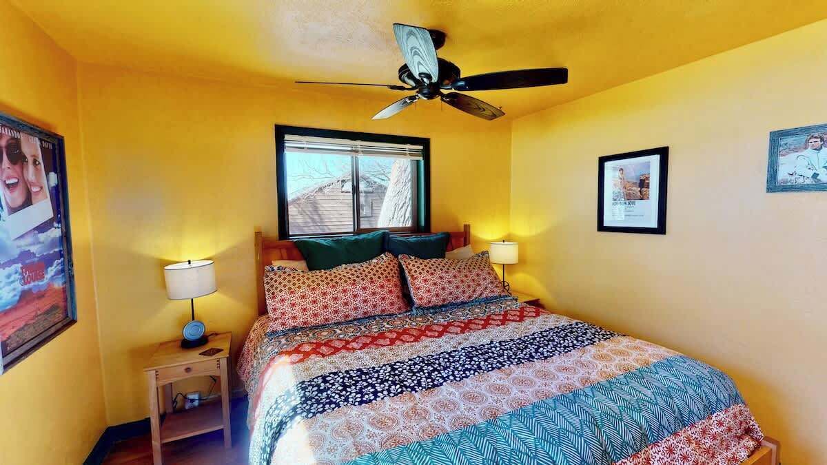 3 bedrooms, iron/ironing board, WiFi (free), bed sheets