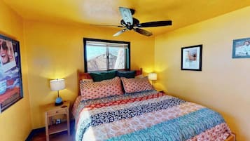 3 bedrooms, iron/ironing board, WiFi (free), bed sheets