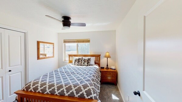 3 bedrooms, iron/ironing board, free WiFi, bed sheets