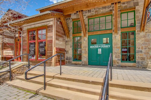 Gemütliche Effizienz auf dem Dorfplatz, zu Fuß zu den Pisten mit gemeinsamen Whirlpool!