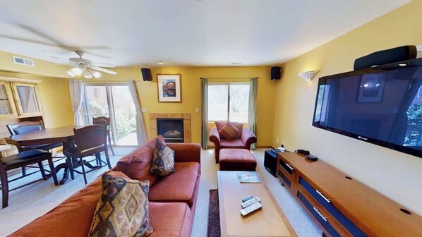 TV, fireplace - Castle View - 3368, 3 Bed 2 Bath Town Home On Moab (Moab)
