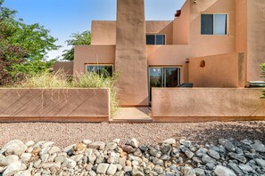 Exterior - Redesigned Red Rock condo with golf-course-view patio, fireplace, AC & pool (Moab)