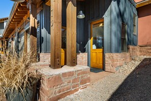 تفاصيل الفندق من الخارج