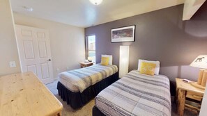 3 chambres, fer et planche à repasser, Wi-Fi gratuit, draps fournis