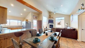 Dining - Desert Oasis #X1, Private Hot Tub, Pet Friendly Condo, Stunning Views (Moab)
