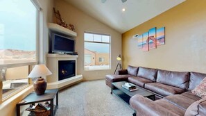 Smart TV, fireplace - Desert Oasis - X1, Private Hot Tub, Pet Friendly (Moab)