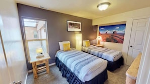 3 bedrooms, iron/ironing board, WiFi (free), bed sheets