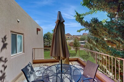 Condo with Beautiful Red Rock Vistas, Seasonal Pool, Fireplace, Grill, and WiFi