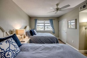 2 slaapkamers, een strijkplank/strijkijzer, gratis wifi, beddengoed