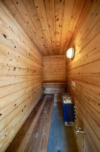 Pack Creek - Creekside East, Economy and Comfort