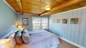 2 bedrooms, iron/ironing board, WiFi (free), bed sheets
