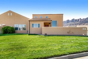 Exterior detail - Spacious, family-friendly home near downtown with seasonal pool & hot tub (Moab)