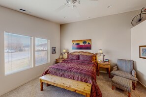 3 habitaciones, tabla de planchar con plancha, internet y ropa de cama 
