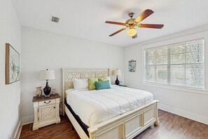 3 chambres, fer et planche à repasser, accès à Internet, literie fournie