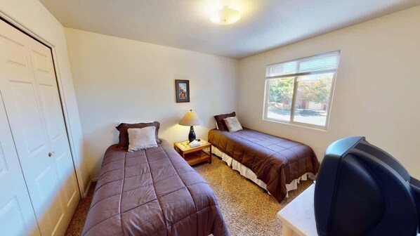 3 bedrooms, iron/ironing board, free WiFi, bed sheets