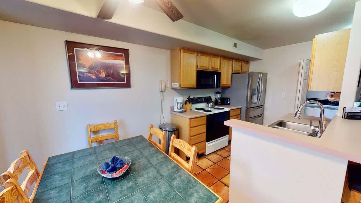Coffee/tea maker, fridge, microwave, oven