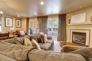 Fireplace - Amazing Ski in/Ski out Condo, Pet Friendly. Very Spacious. CM236 (Copper Mountain)