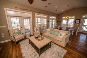 Smart TV, fireplace, video games, DVD player - 5 BR, 4.5 Bath, Private Pool, Sleeps 17. (Cape San Blas)