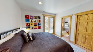 3 bedrooms, iron/ironing board, free WiFi, bed sheets