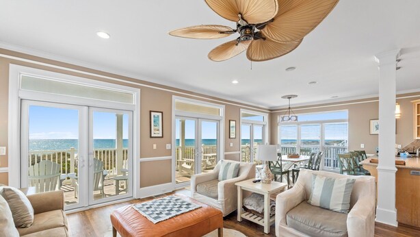 Living area - 4 Bdrm Gulf Front Home w/Private Pool (Cape San Blas)
