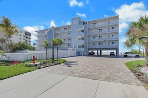 Exterior - Beautiful Condo! Spectacular Gulf View! Huge Private Beachfront, Heated Pool, Free Wifi & Parking! (Fort Myers Beach)