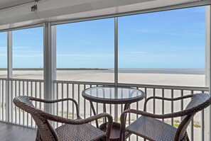 Dining - Beautiful Condo! Spectacular Gulf View! Huge Private Beachfront, Heated Pool, Free Wifi & Parking! (Fort Myers Beach)