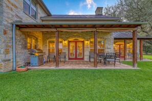 屋外ダイニングエリア