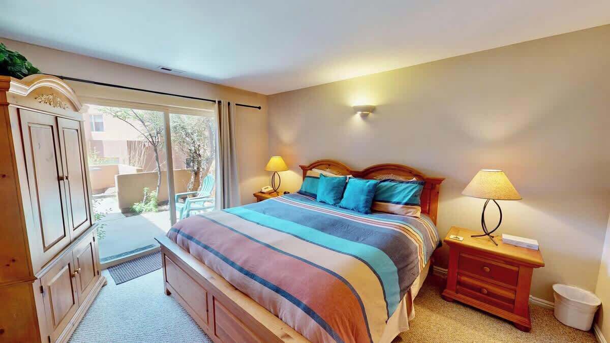 3 bedrooms, iron/ironing board, WiFi (free), bed sheets