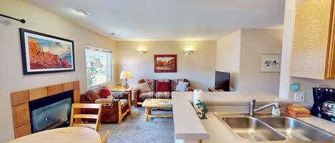 Smart TV, fireplace