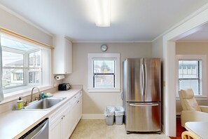 Fridge, microwave, oven, stovetop - Cute, dog-friendly cottage w/ views in Nye Beach - walk to shops & the park (Newport)