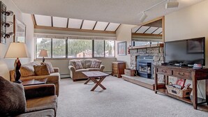 Unclassified image, 5 of 23, button - Spacious, Comfortable Retreat At Copper Mountain with available hot tub! VS549 (Copper Mountain)