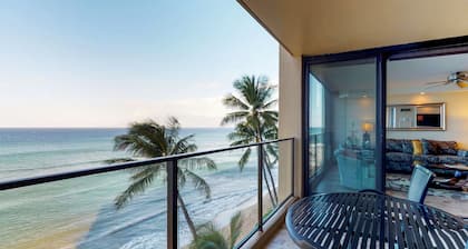 Waterfront condo with pool, hot tub & gorgeous sunset views - close to dining