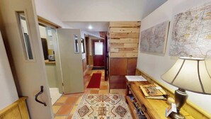 Interior - Pack Creek - The Lodge (Moab)