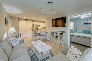 TV - Walk to Beach! Ocean City Family Condo (Ocean City)