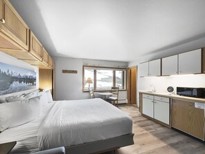 3 bedrooms, laptop workspace, iron/ironing board, free WiFi
