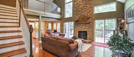 TV, fireplace