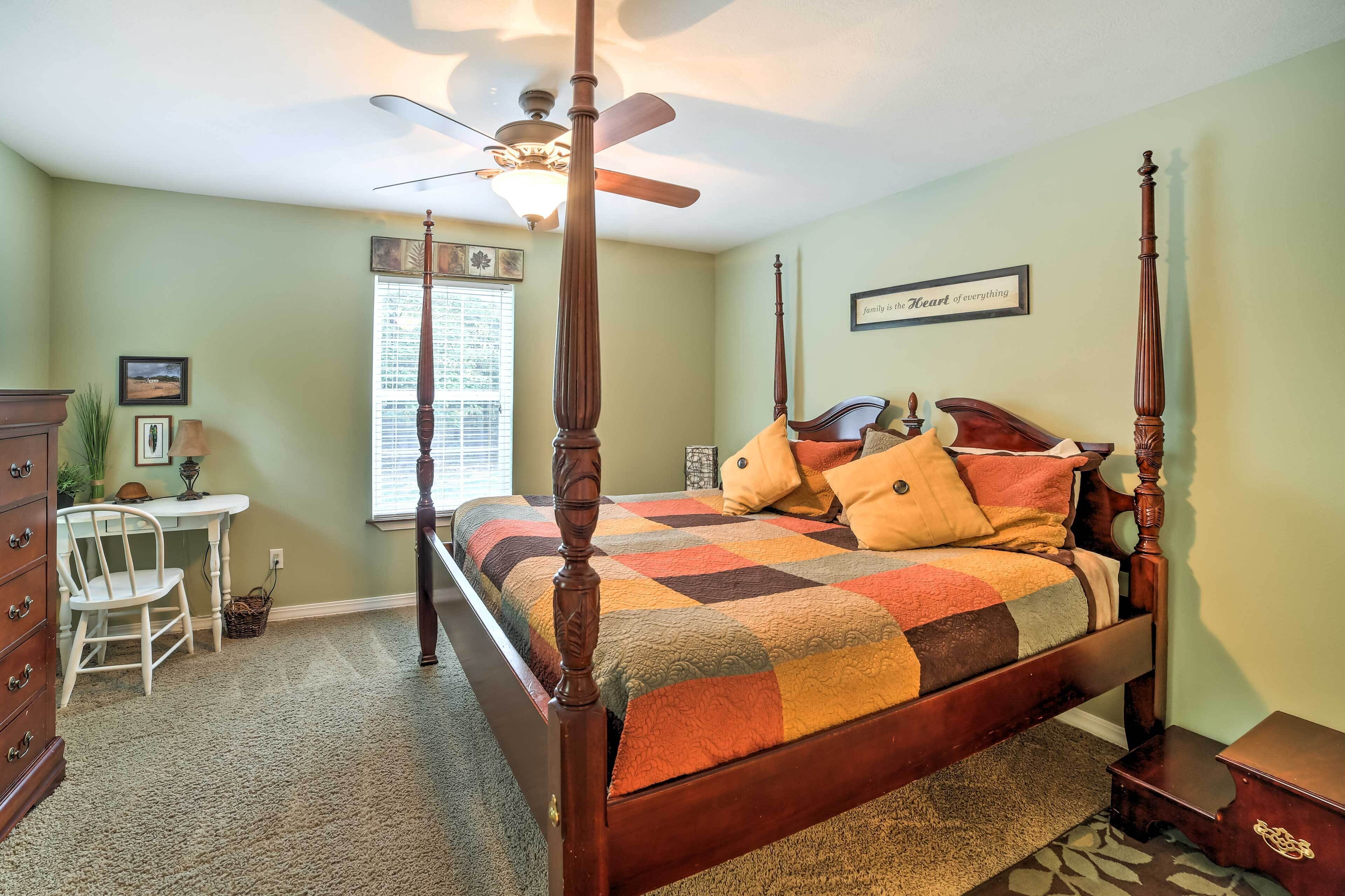 3 bedrooms, desk, iron/ironing board, internet