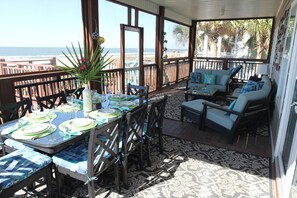 Outdoor dining - Beach Front Fun & Relaxation (Port St Joe)