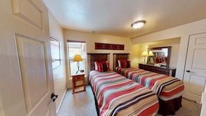 3 bedrooms, iron/ironing board, WiFi (free), bed sheets