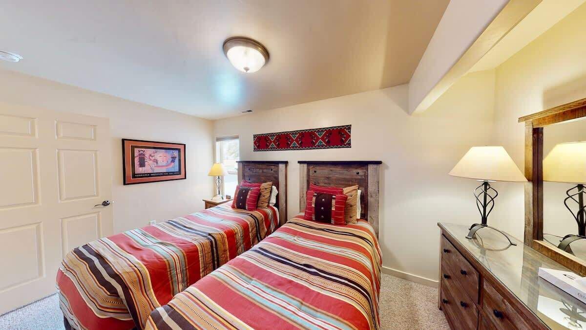 3 slaapkamers, een strijkplank/strijkijzer, gratis wifi, beddengoed