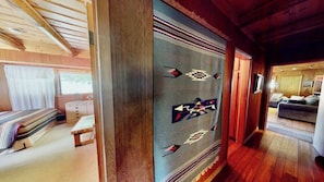 3 bedrooms, desk, iron/ironing board, free WiFi - Pack Creek - Ranch House! Outdoor Complex (Moab)
