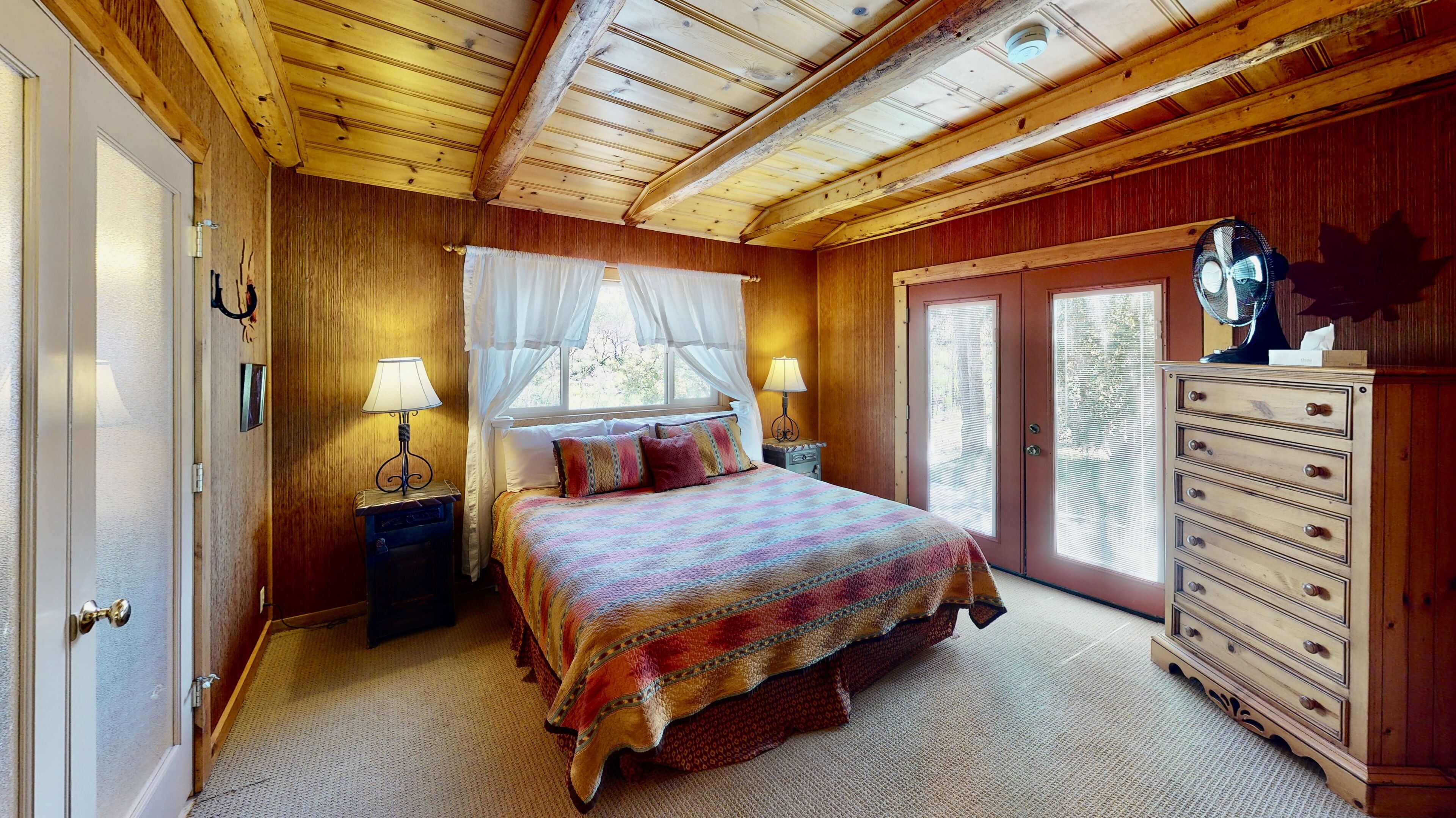 3 sovrum, skrivbord, strykjärn/strykbräda och gratis wi-fi