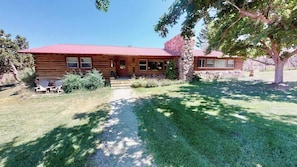 Exterior - Pack Creek - Ranch House! Outdoor Complex (Moab)