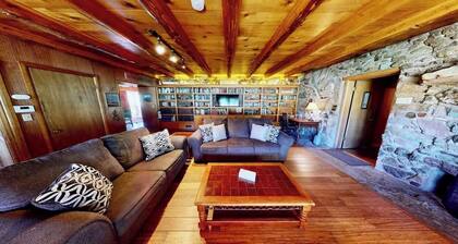 Pack Creek - Ranch House, Hot Tub, Sauna, Cabin