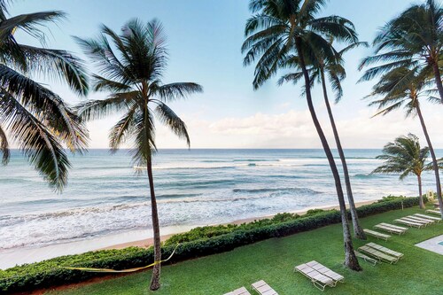 Perfect oceanfront escape with resort pool, hot tub & gorgeous views
