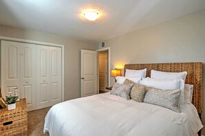 4 bedrooms, Internet, bed sheets - Swim, Putt & Explore! Classic Desert Phoenix Ranch (Phoenix)