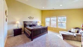 3 bedrooms, iron/ironing board, free WiFi, bed sheets