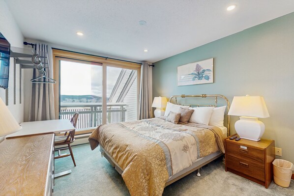 3 bedrooms, internet, bed sheets