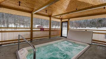 Bain à remous extérieur