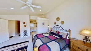 3 多间卧室、办公桌、熨斗/熨衣板、免费 WiFi